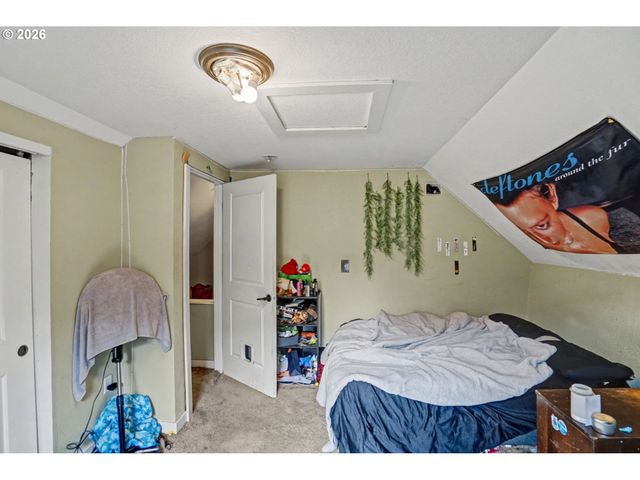 213 MILL St, Silverton, OR 97381