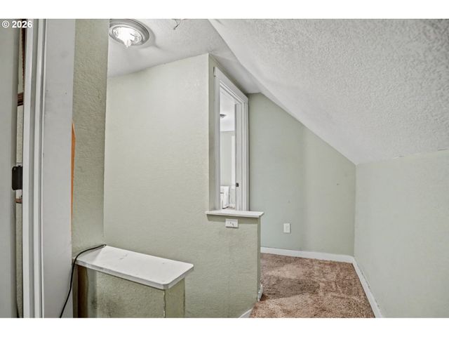 213 MILL St, Silverton, OR 97381