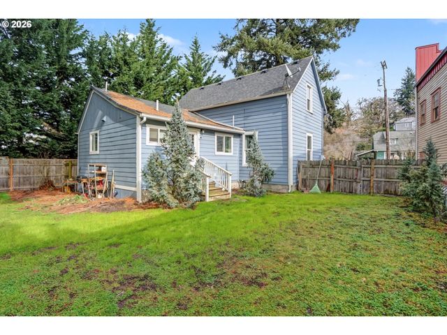 213 MILL St, Silverton, OR 97381