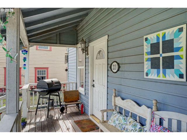 213 MILL St, Silverton, OR 97381
