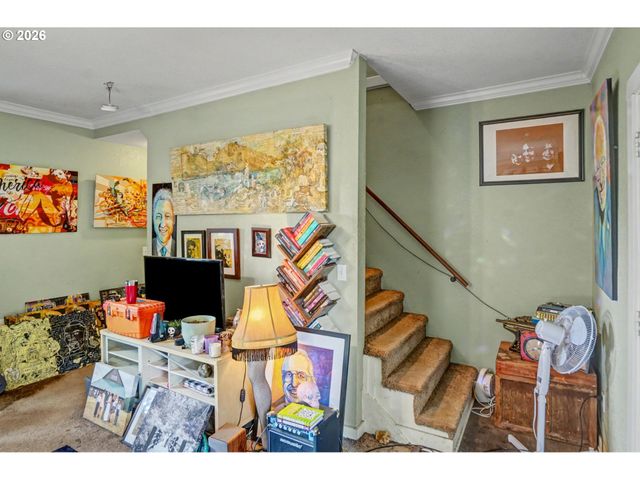 213 MILL St, Silverton, OR 97381