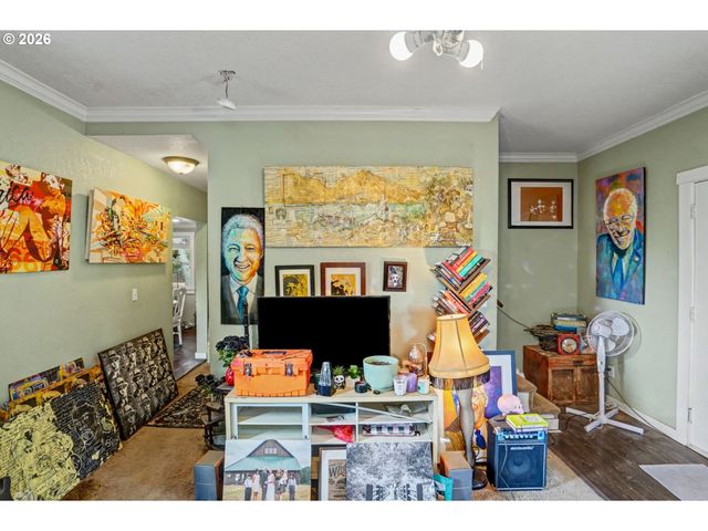 213 MILL St, Silverton, OR 97381