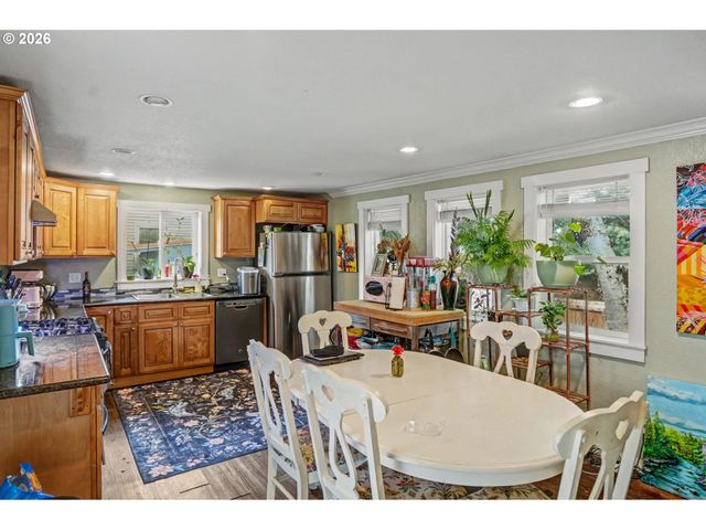 213 MILL St, Silverton, OR 97381