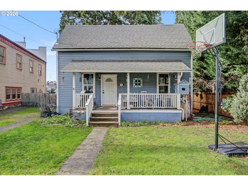 213 MILL St, Silverton, OR 97381