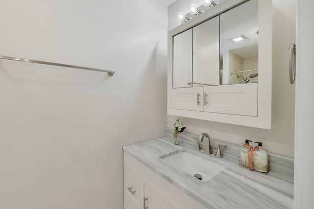 508 Beechwood Drive, Round Lake, IL 60073