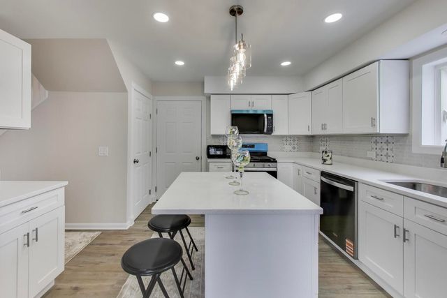 508 Beechwood Drive, Round Lake, IL 60073