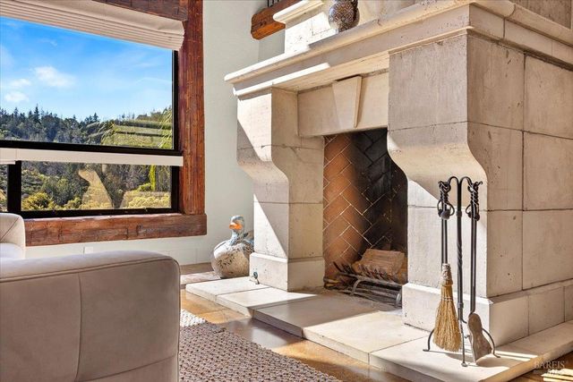 22355 Chianti Rd, Geyserville, CA 95441