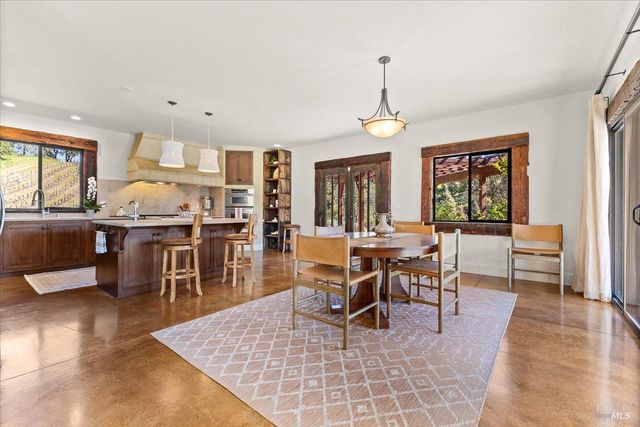 22355 Chianti Rd, Geyserville, CA 95441