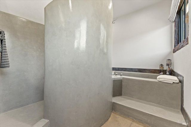 22355 Chianti Rd, Geyserville, CA 95441