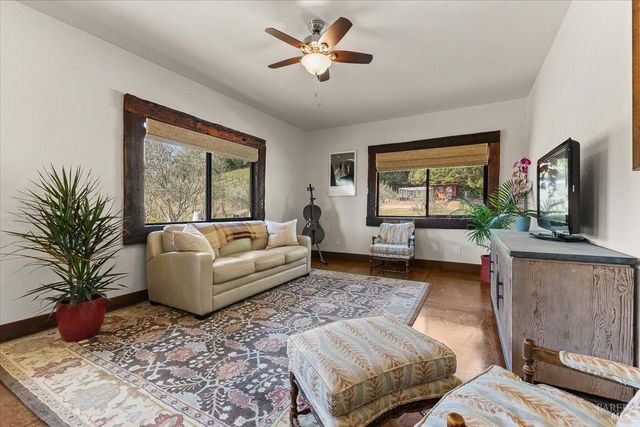 22355 Chianti Rd, Geyserville, CA 95441