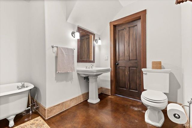 22355 Chianti Rd, Geyserville, CA 95441