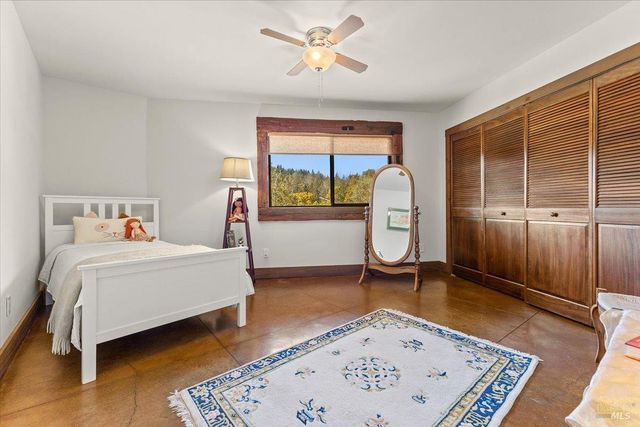 22355 Chianti Rd, Geyserville, CA 95441