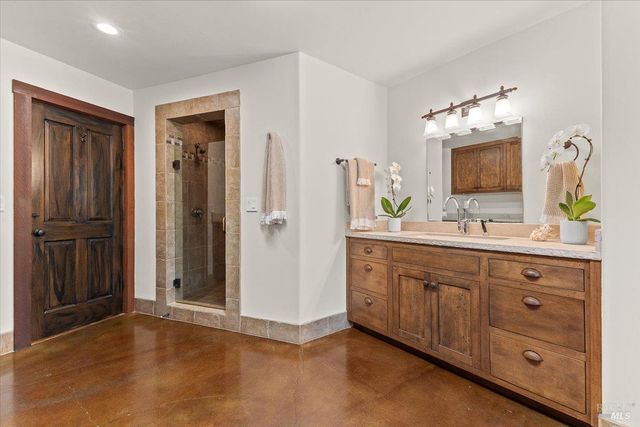 22355 Chianti Rd, Geyserville, CA 95441