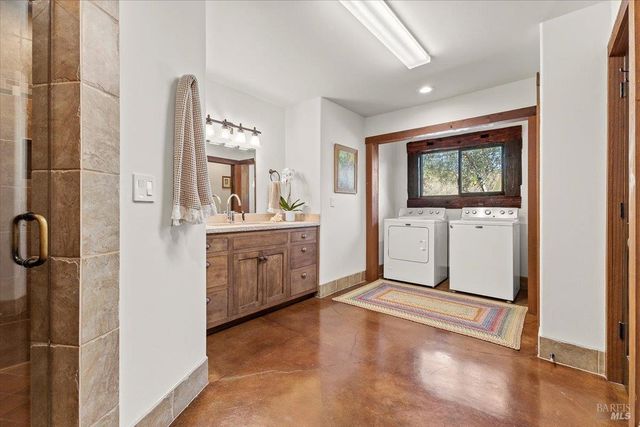 22355 Chianti Rd, Geyserville, CA 95441