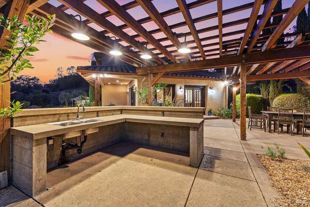 22355 Chianti Rd, Geyserville, CA 95441