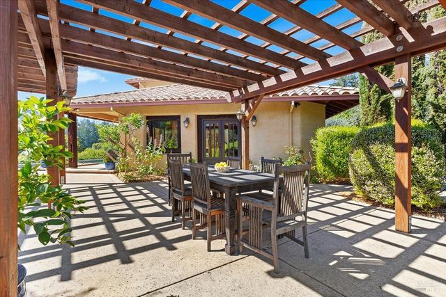 22355 Chianti Rd, Geyserville, CA 95441