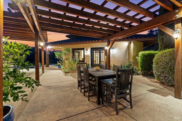 22355 Chianti Rd, Geyserville, CA 95441