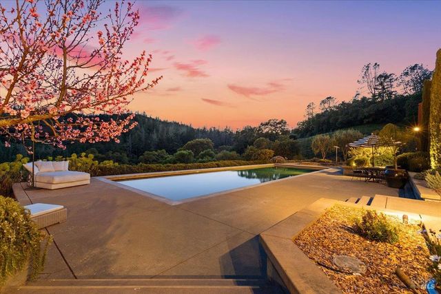 22355 Chianti Rd, Geyserville, CA 95441