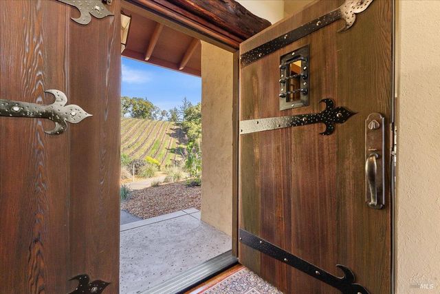 22355 Chianti Rd, Geyserville, CA 95441