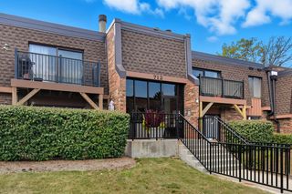 712 TIPPERARY Court 1C, Schaumburg, IL 60193