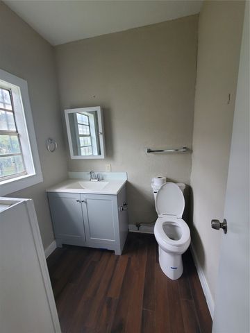 401 N Moore Street, Dallas, TX 75203