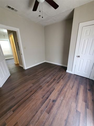 401 N Moore Street, Dallas, TX 75203