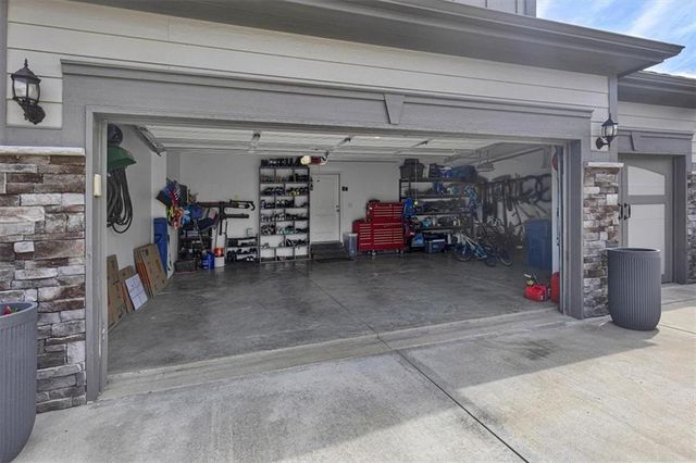 1208 N Silverleaf Court, Liberty, MO 64068