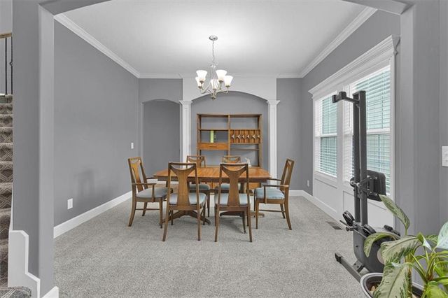 1208 N Silverleaf Court, Liberty, MO 64068