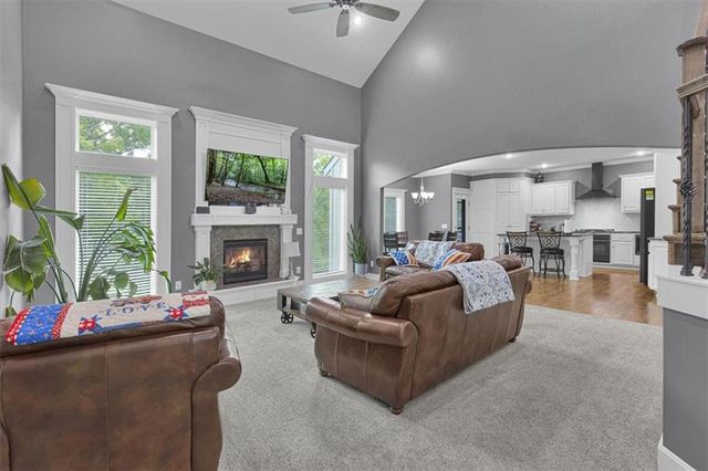 1208 N Silverleaf Court, Liberty, MO 64068