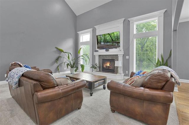 1208 N Silverleaf Court, Liberty, MO 64068