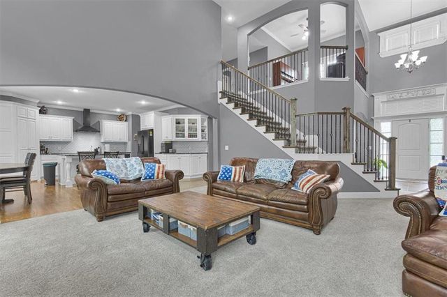 1208 N Silverleaf Court, Liberty, MO 64068