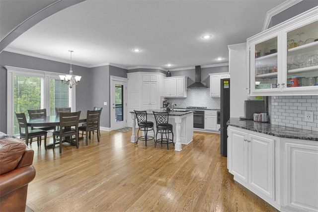 1208 N Silverleaf Court, Liberty, MO 64068