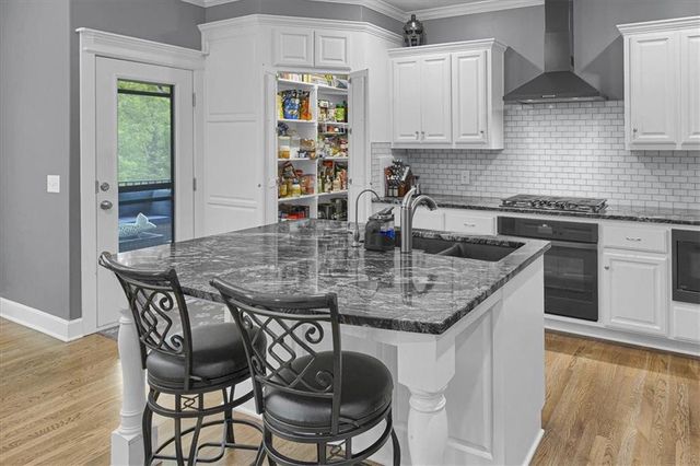 1208 N Silverleaf Court, Liberty, MO 64068