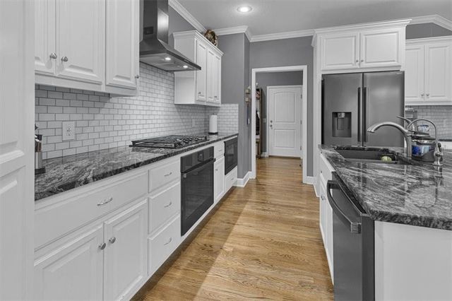1208 N Silverleaf Court, Liberty, MO 64068
