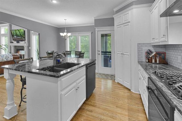 1208 N Silverleaf Court, Liberty, MO 64068