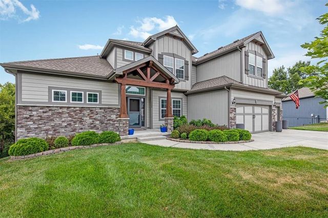 1208 N Silverleaf Court, Liberty, MO 64068