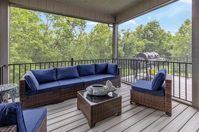 1208 N Silverleaf Court, Liberty, MO 64068