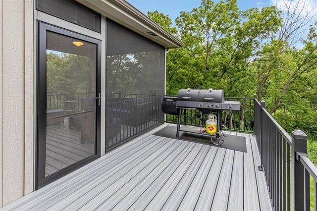 1208 N Silverleaf Court, Liberty, MO 64068