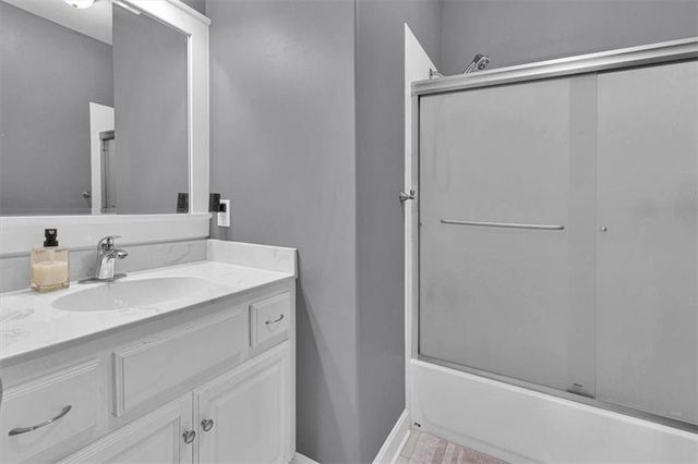 1208 N Silverleaf Court, Liberty, MO 64068