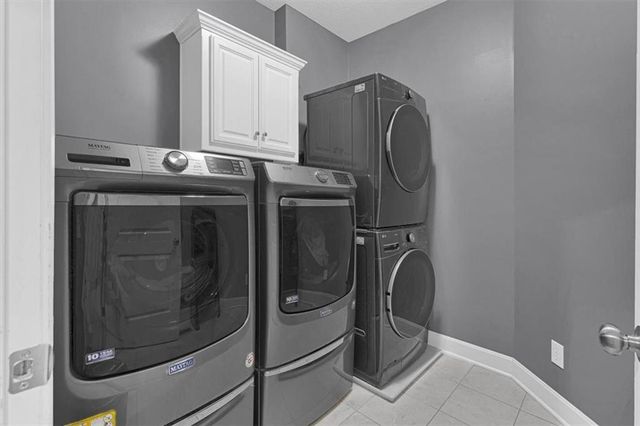 1208 N Silverleaf Court, Liberty, MO 64068