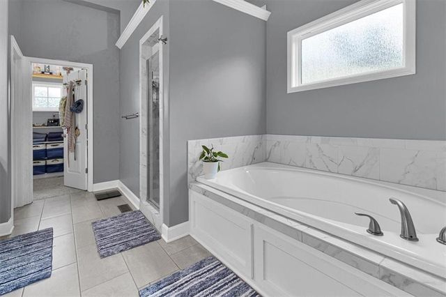 1208 N Silverleaf Court, Liberty, MO 64068
