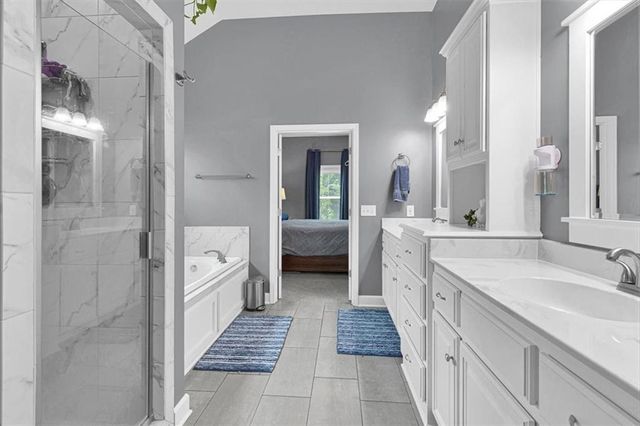 1208 N Silverleaf Court, Liberty, MO 64068