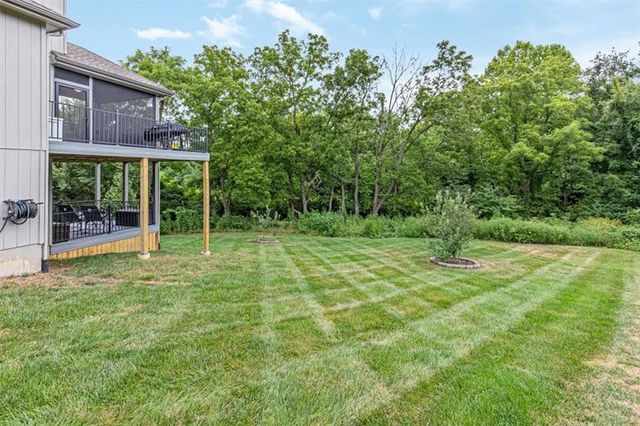 1208 N Silverleaf Court, Liberty, MO 64068