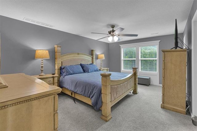1208 N Silverleaf Court, Liberty, MO 64068