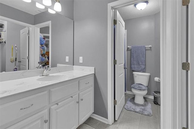 1208 N Silverleaf Court, Liberty, MO 64068