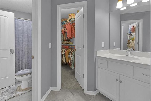 1208 N Silverleaf Court, Liberty, MO 64068