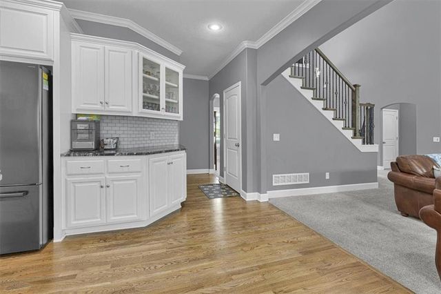 1208 N Silverleaf Court, Liberty, MO 64068