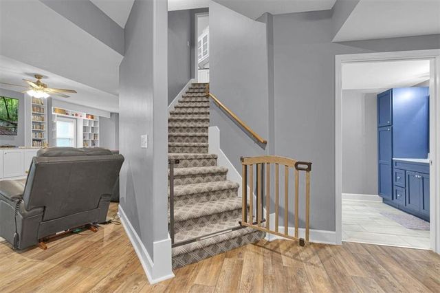 1208 N Silverleaf Court, Liberty, MO 64068