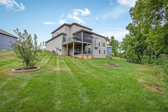 1208 N Silverleaf Court, Liberty, MO 64068