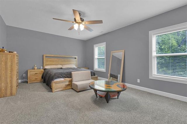 1208 N Silverleaf Court, Liberty, MO 64068